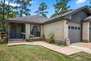 114 N Kanaio Dr in Bastrop, TX - Building Photo