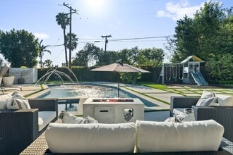 11951 Gladstone Dr in Santa Ana, CA - Building Photo - Building Photo