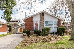 249 W 33rd St in Hamilton, ON - Building Photo