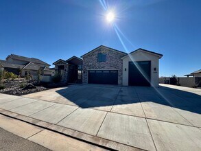 3134 Blue Heron Dr in Saint George, UT - Building Photo - Building Photo