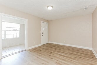 6514 N Pearl St in Jacksonville, FL - Foto de edificio - Building Photo