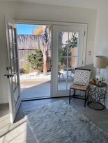 1587 W 35th Pl, Unit Cozy Studio in Los Angeles, CA - Building Photo