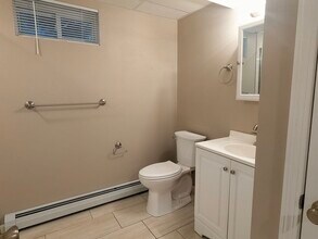 17 Columbus Rd in Woburn, MA - Foto de edificio - Building Photo