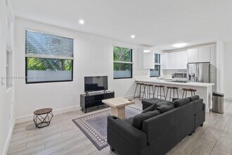 1544 NW 59th St in Miami, FL - Building Photo - Building Photo