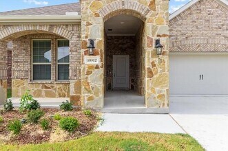 10912 Gold Pan Trail in Aubrey, TX - Building Photo - Building Photo