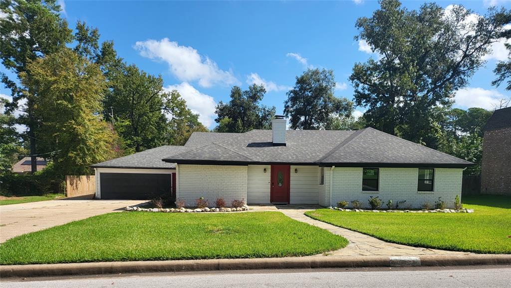 233 Royal Oaks in Huntsville, TX - Building Photo