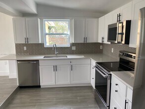 436 Gull Ct in North Palm Beach, FL - Building Photo - Building Photo