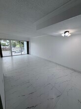 9365 Fontainebleau Blvd, Unit E-218 in Miami, FL - Building Photo - Building Photo