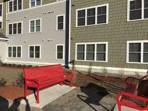 52 E Ridge Dr in Milford, NH - Building Photo - Building Photo