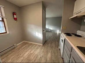 2430 Muscatine Ave in Iowa City, IA - Building Photo - Building Photo