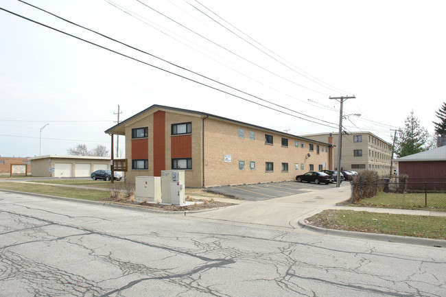 Chestnut Villa in Franklin Park, IL - Foto de edificio - Building Photo