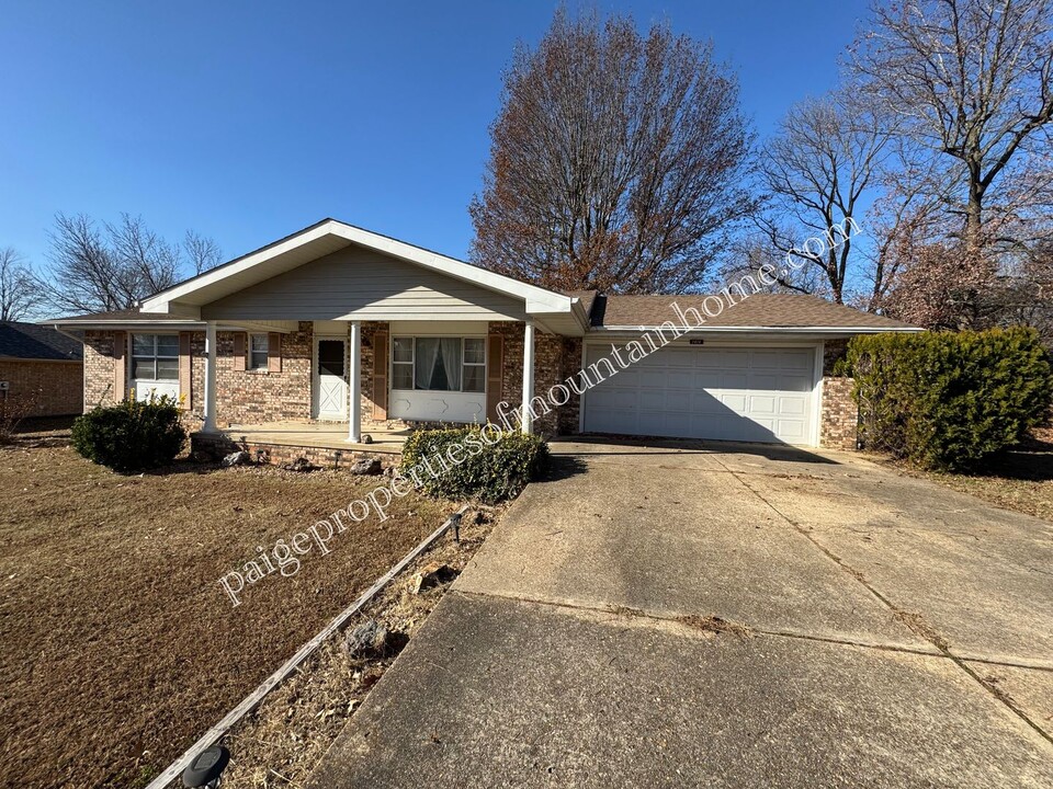 1414 Carroll St in Mountain Home, AR - Building Photo