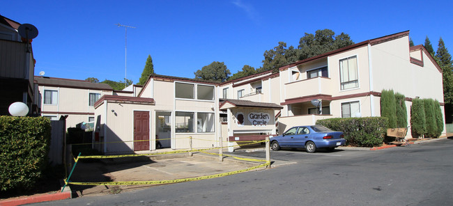 Golf Course Apartments in Cameron Park, CA - Building Photo - Building Photo