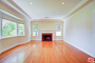 10450 Ilona Ave in Los Angeles, CA - Building Photo - Building Photo