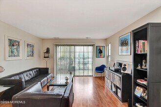 54 Lear Ct in East Brunswick, NJ - Building Photo - Building Photo