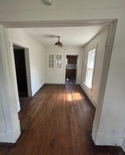 1049 E Oak St in Cushing, OK - Foto de edificio - Building Photo