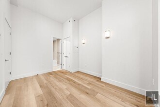 BRUCKNER BOULEVARD in Bronx, NY - Building Photo - Building Photo