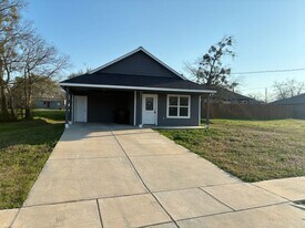 1521 Marshall St in Greenville, TX - Building Photo