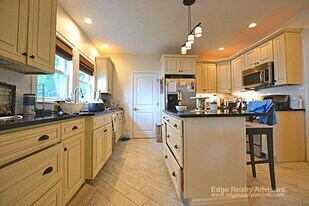 15 Rogers St in Newton, MA - Building Photo