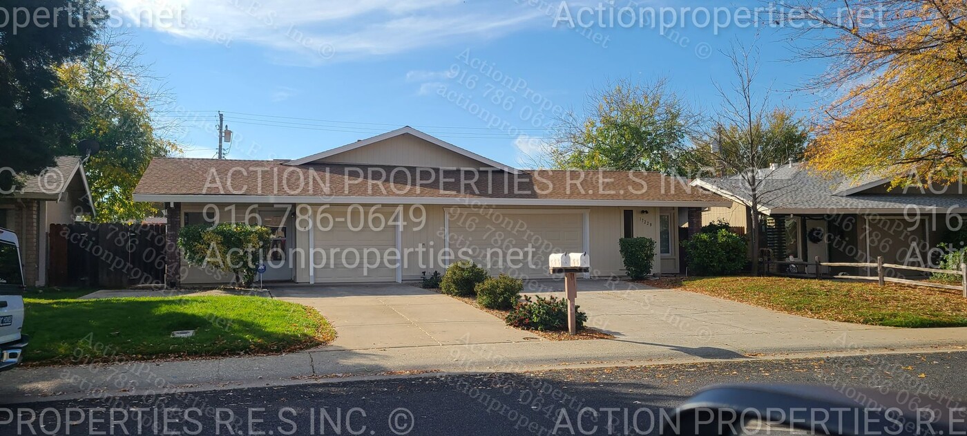 1722 Kent St in Roseville, CA - Building Photo