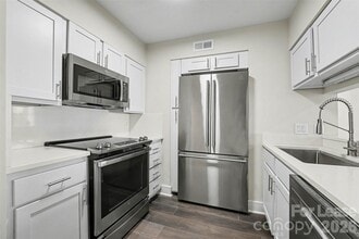 300 S Cedar St in Charlotte, NC - Building Photo - Building Photo