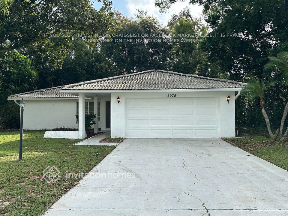 2975 Kenmore Pl in Palm Harbor, FL - Building Photo