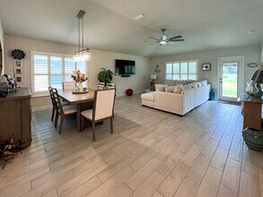 25013 SW 24th Pl in Newberry, FL - Building Photo - Building Photo