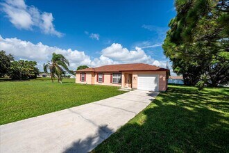 2175 SE Heathwood Cir in Port St. Lucie, FL - Building Photo - Building Photo