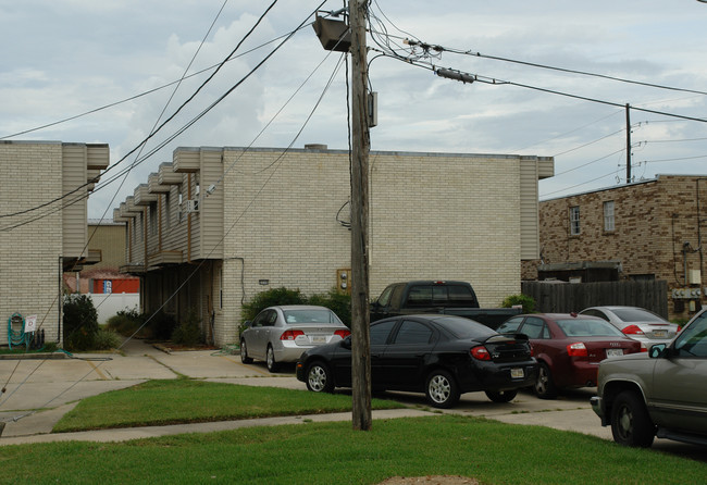 2716 Harvard Ave in Metairie, LA - Foto de edificio - Building Photo