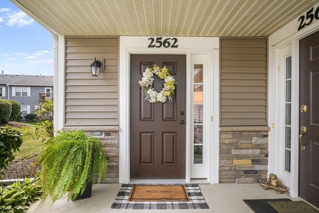 property at 2562 Golf Ridge Cir