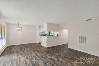 7205 Winery Ln in Charlotte, NC - Building Photo - Building Photo