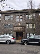 Sara Ann Apartments in Portland, OR - Building Photo - Building Photo