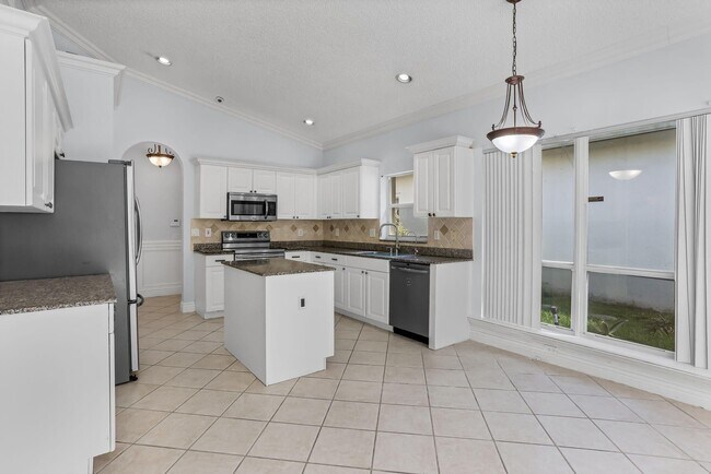 7607 Colony Lake Dr in Boynton Beach, FL - Building Photo - Building Photo