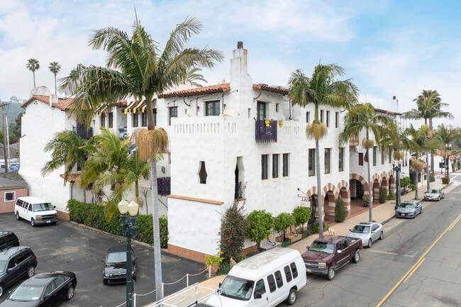 El Andaluz in Santa Barbara, CA - Foto de edificio - Building Photo