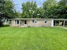 132 E Halt Dr in Terre Haute, IN - Building Photo