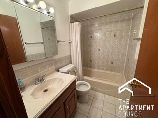 7412 N Western Ave in Chicago, IL - Building Photo - Building Photo