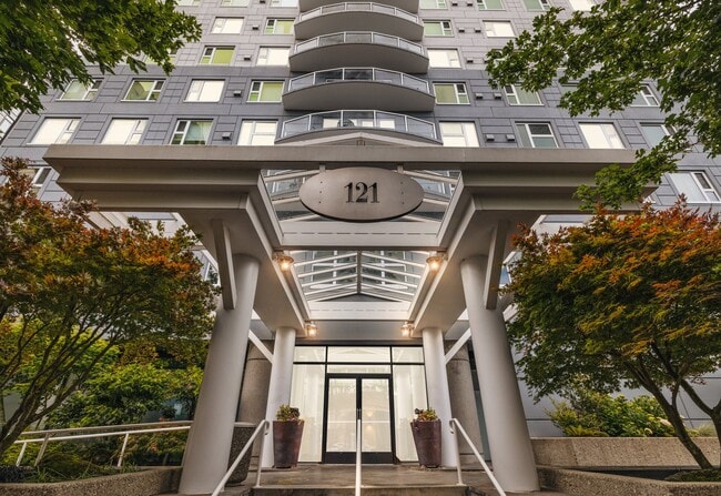 121 Vine St, Unit 1406 in Seattle, WA - Foto de edificio - Building Photo