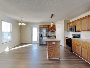 11627 N Manning Ave in Kansas City, MO - Foto de edificio - Building Photo