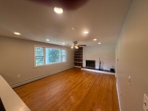 40 Greenfield Dr in South Windsor, CT - Building Photo - Building Photo