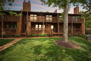 15022 Baxter Village Dr in Chesterfield, MO - Building Photo