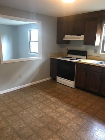 31 Townsend St-Unit -#1 in Abington, MA - Building Photo - Building Photo