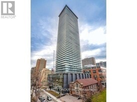 33 Charles St E in Toronto, ON - Building Photo