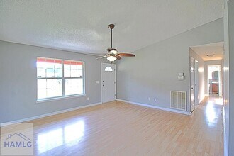 850 Lyndsi Ln in Hinesville, GA - Building Photo - Building Photo