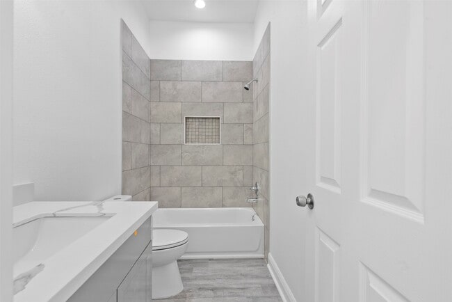 property at 4620 N Railroad Ave