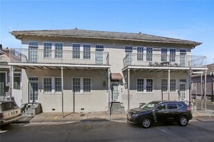 741 Dauphine St in New Orleans, LA - Building Photo