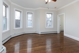 166 Boylston St, Unit 2 in Boston, MA - Building Photo - Building Photo