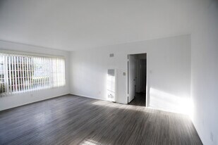 260 S Sycamore Ave, Unit 31 in Los Angeles, CA - Building Photo