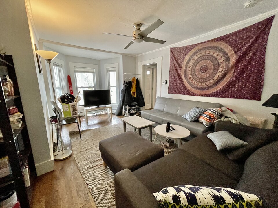 158 Western Ave in Cambridge, MA - Building Photo