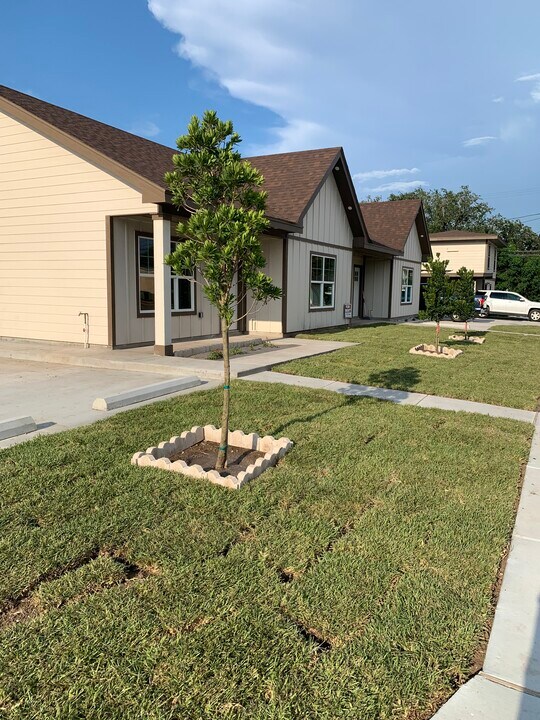 311 S Indiana Ave, Unit Apt 2 in Weslaco, TX - Foto de edificio