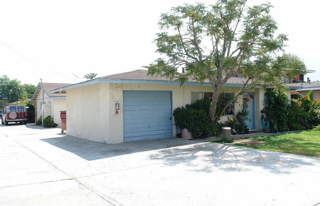 1980 Wallace Ave in Costa Mesa, CA - Building Photo